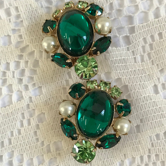 None Jewelry - Vintage clip earrings